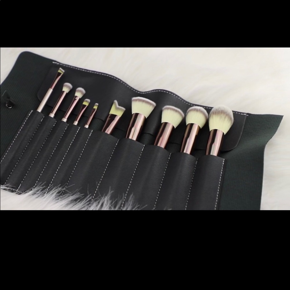 🔥🔥10 Piece Brush set+MakeupPouch 🔥🔥